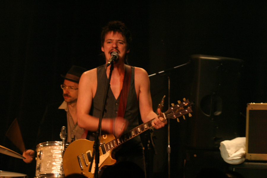 Badajoz centro de ocio contempraneo concierto de los ronaldos